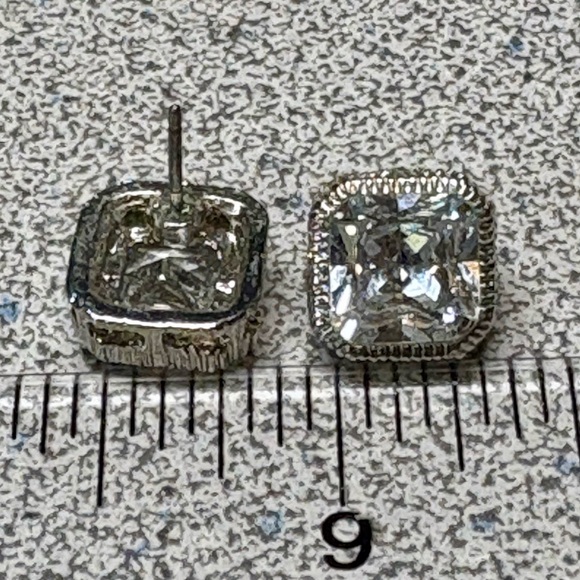 Pretty Vintage Silver Stud Earrings - Picture 8 of 9